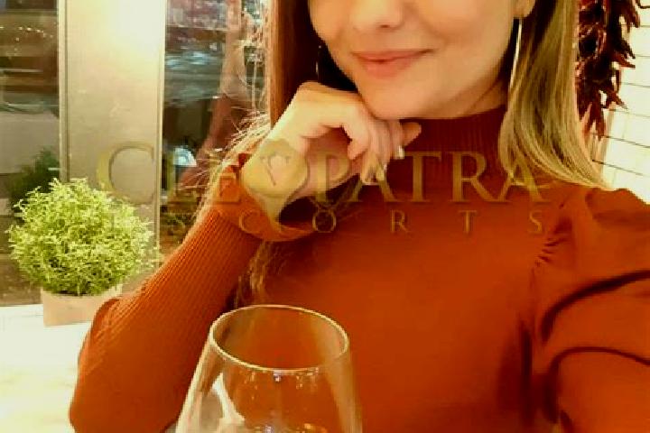Olivia, 38, a red blue-eyed latina companion based in Laterina. Offering Overnight, Massage, OWO, GFE, A-Level. Available for incall and outcall, overnight b...