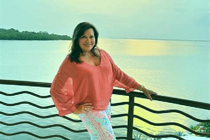 Olivia, 38 — Escort in Brightwaters, Australia