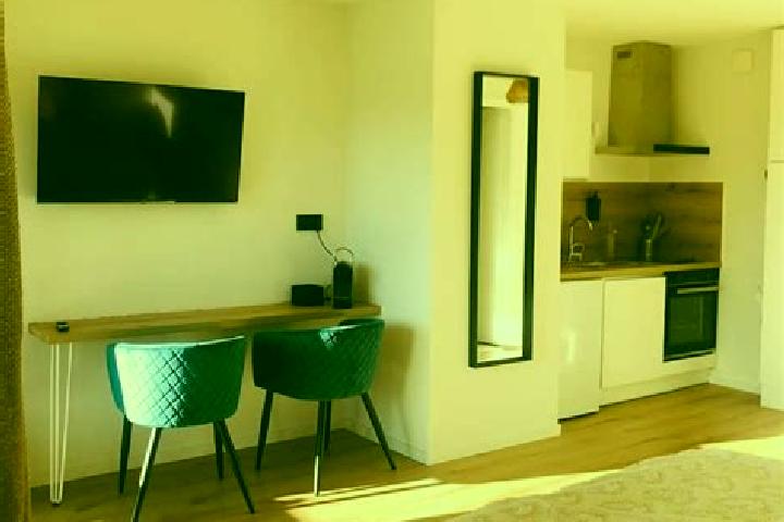 Olivia, 38 — Escort in Malbuisson, France