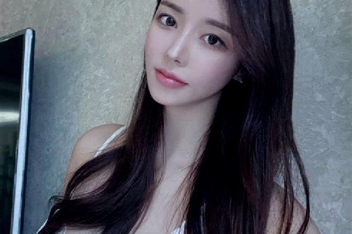 Olivia, 39 — Escort in Yangqitan, China