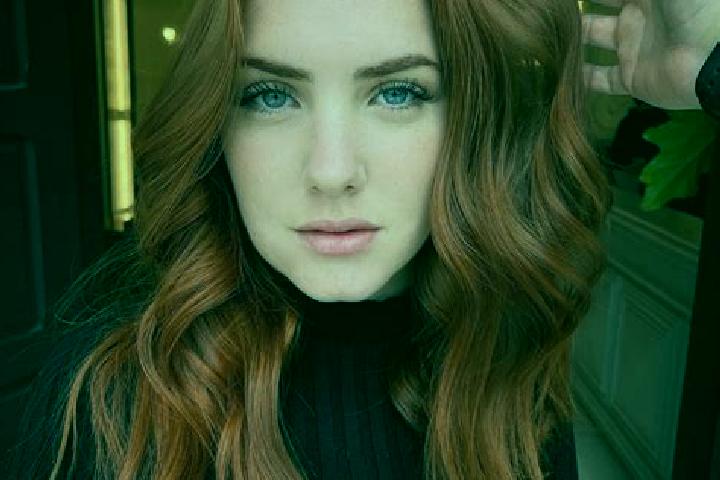 Penelope, 20, a auburn blue-eyed european companion based in Bardon. Offering Roleplay, Couples. Available for incall and outcall, overnight bookings available.