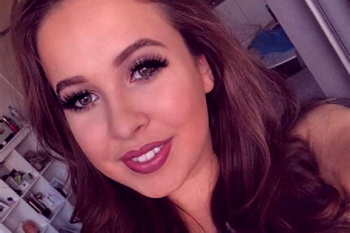Penelope, 20, a chestnut grey-eyed european companion based in Emiliano Zapata (El Ranchito). Offering CIM, Striptease, Massage. Available for incall and out...