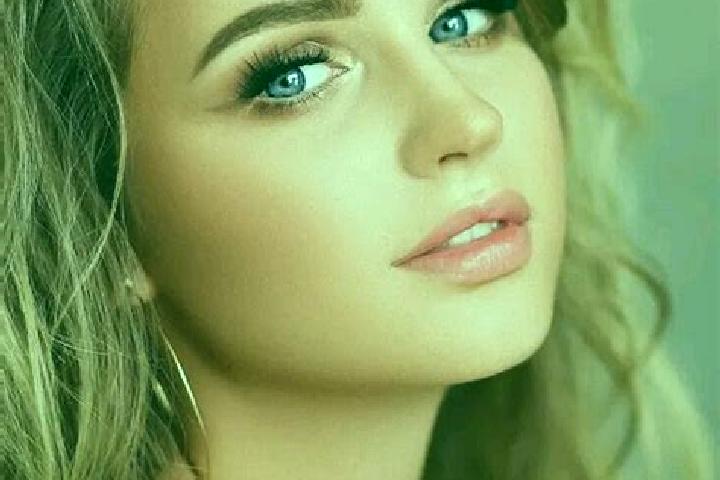 Penelope, 20, a dark blonde blue-eyed european companion based in Legrada. Offering Striptease, Fetish, 69, BDSM. Available for incall and outcall, overnight...