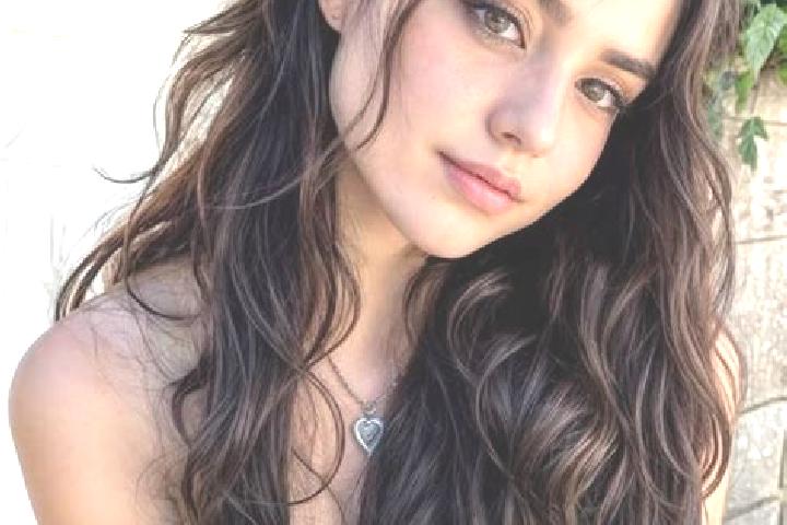Penelope, 20, a red hazel-eyed middle eastern companion based in Obubra. Offering Massage, Tantra, Deep French Kissing, Party Girl. Available for incall and ...