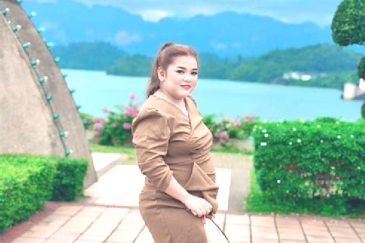 Penelope, 20 — Escort in Ban Na Doem, Thailand