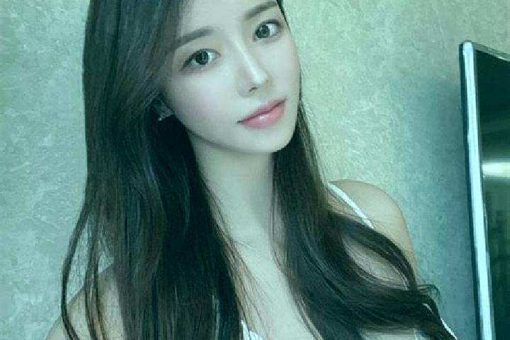 Penelope, 20 — Escort in Yangcao, China