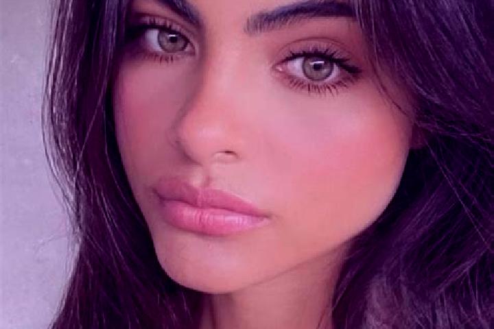 Penelope, 21, a red green-eyed indian companion based in Ferrol. Offering 69, Prostate Massage, Massage. Available for incall and outcall, day and evening da...