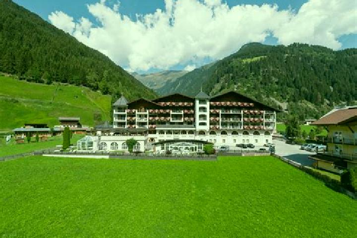 Penelope, 21 — Escort in Neustift im Stubaital, Austria