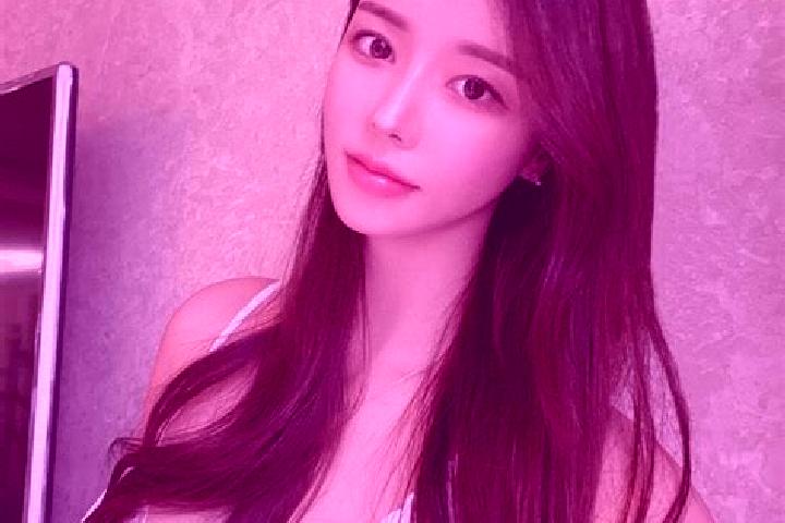 Penelope, 21 — Escort in Yuduo, China