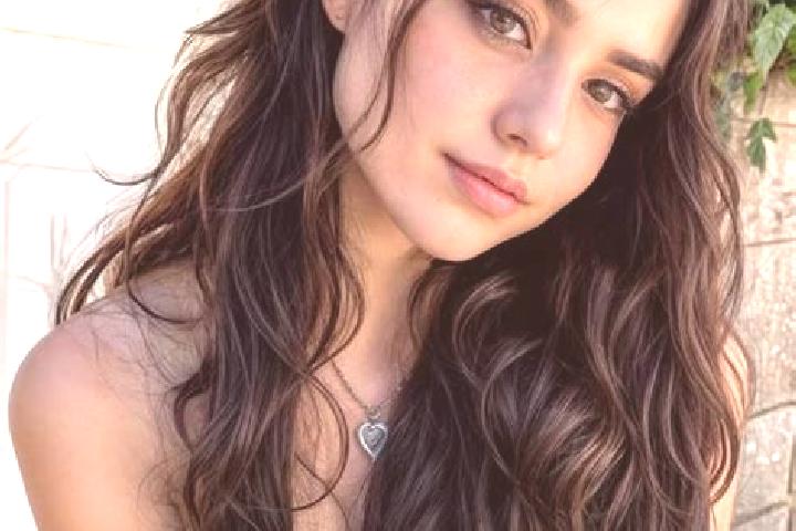 Penelope, 22, a auburn hazel-eyed middle eastern companion based in Arenas de San Juan. Offering CIM, Deep French Kissing, Prostate Massage. Available for in...
