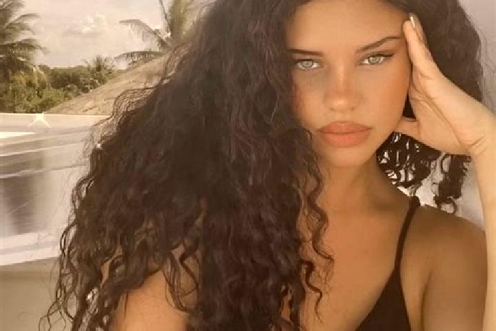 Penelope, 22, a black grey-eyed latina companion based in Kitui. Offering 69, Duos, Overnight, Massage. Available for incall and outcall, day and evening dates.