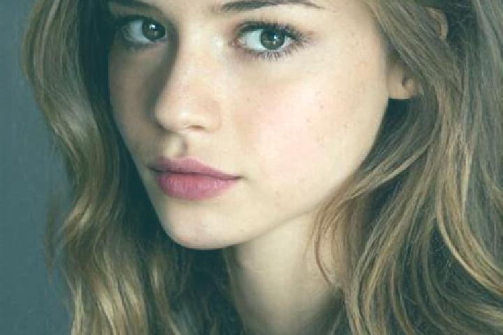 Penelope, 22, a chestnut green-eyed latina companion based in Andong. Offering CIM, Party Girl, A-Level. Available for incall and outcall, day and evening da...
