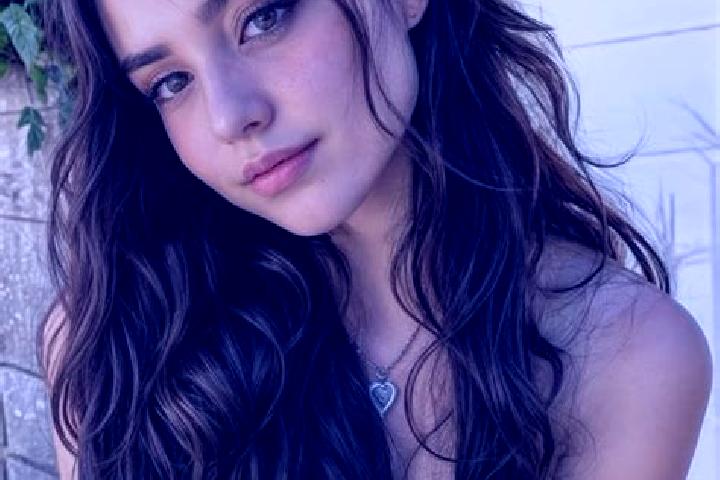 Penelope, 23, a auburn hazel-eyed mediterranean companion based in Rasnicu Oghian. Offering Roleplay, Tantra, Party Girl. Available for incall and outcall, o...