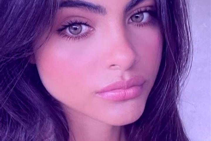 Penelope, 23, a brunette dark-eyed mixed companion based in Beicang. Offering Striptease, 69. Available for incall and outcall, day and evening dates.