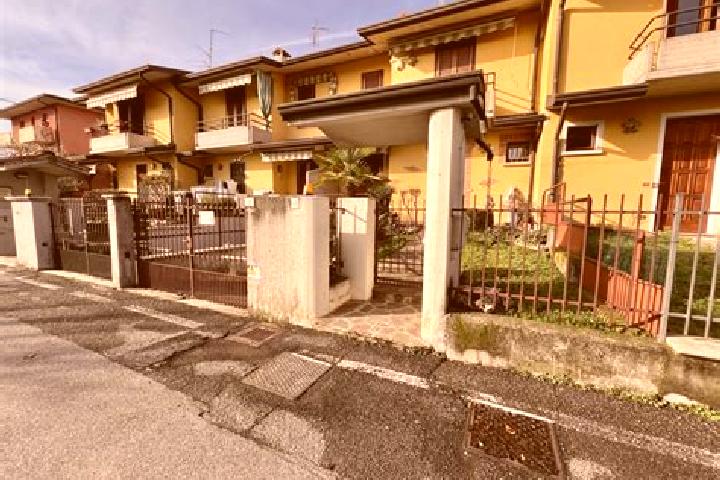 Penelope, 23 — Escort in Castelcovati, Italy