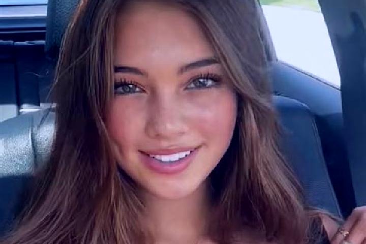 Penelope, 24, a brunette grey-eyed mediterranean companion based in Ereac. Offering Erotic Massage, Dinner Date, Massage. Available for incall and outcall, d...