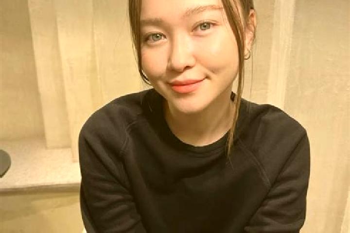 Penelope, 24, a dark blonde blue-eyed asian companion based in Agios Kirykos. Offering Overnight, Duos, Roleplay. Available for incall and outcall, overnight...