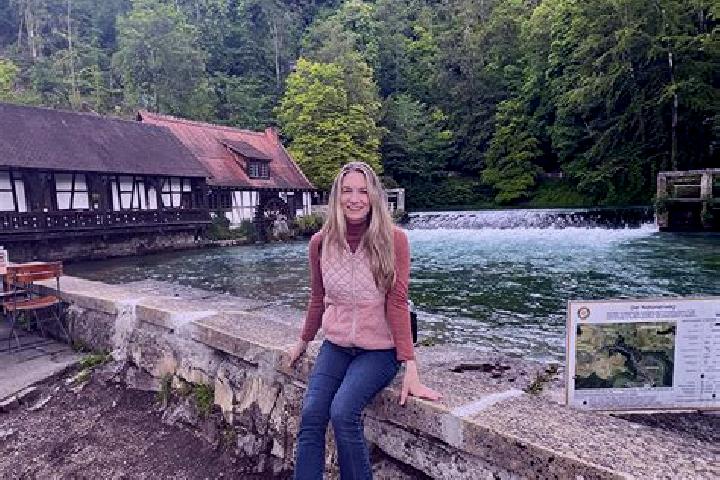 Penelope, 24 — Escort in Blaubeuren, Germany