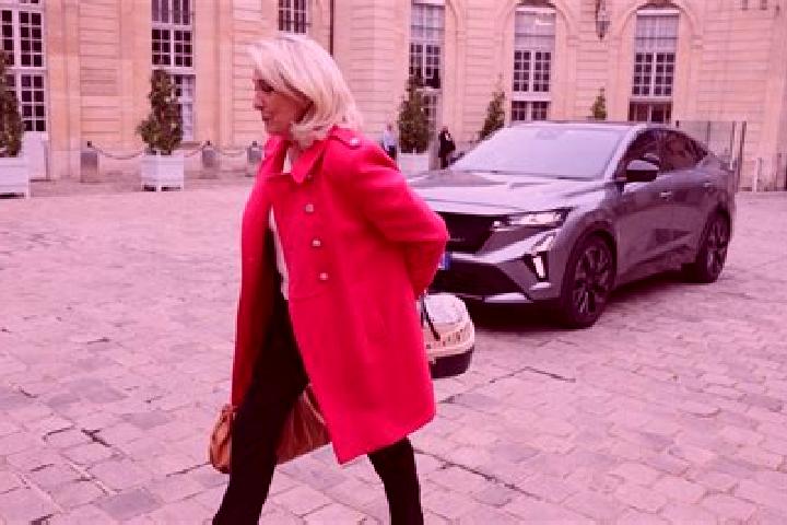 Penelope, 24 — Escort in Matignon, France