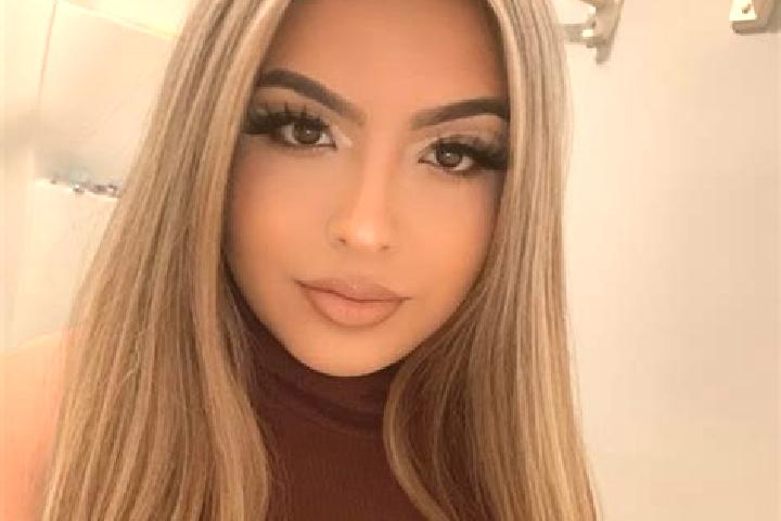 Penelope, 25, a blonde dark-eyed latina companion based in Ke Sat. Offering Dinner Date, OWO. Available for incall and outcall, day and evening dates.
