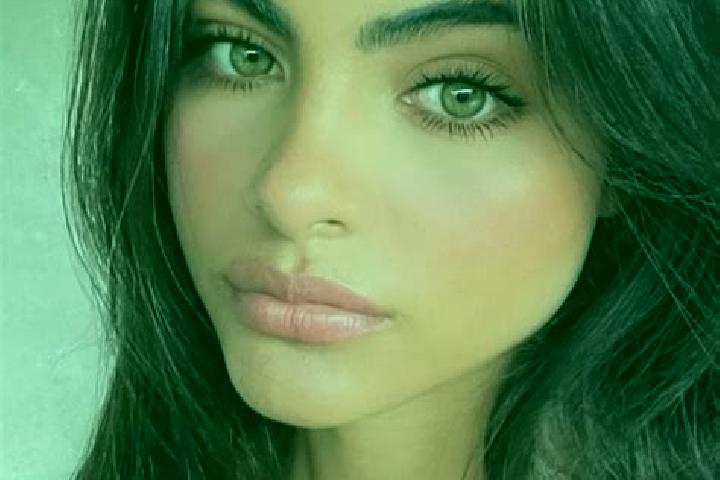 Penelope, 25, a brunette green-eyed latina companion based in Zinantla. Offering A-Level, 69, Fetish, Tantra, Overnight. Available for incall and outcall, ov...