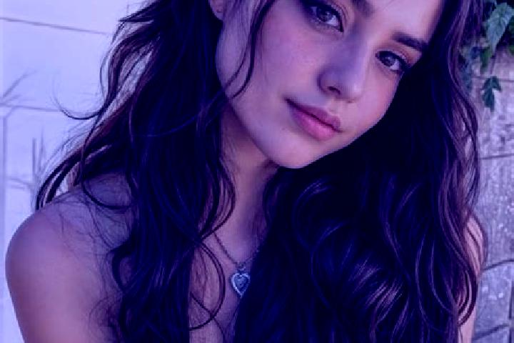 Penelope, 25, a brunette hazel-eyed caribbean companion based in Cistei. Offering Duos, GFE, BDSM, Domination, Travel Companion. Available for incall and out...
