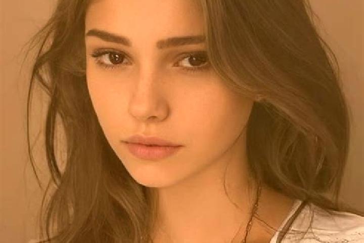 Penelope, 25, a chestnut hazel-eyed slavic companion based in Utco. Offering Domination, Duos, Dinner Date. Available for incall and outcall, day and evening...