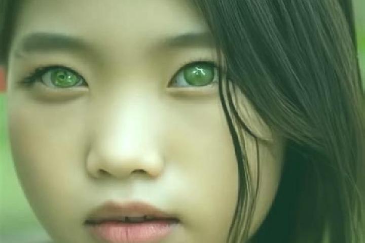 Penelope, 25, a red green-eyed asian companion based in Karanggayam. Offering Prostate Massage, CIM, Party Girl, BDSM. Available for incall and outcall, day ...
