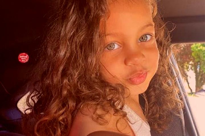 Penelope, 26, a auburn amber-eyed mixed companion based in Plothen. Offering Party Girl, Erotic Massage, A-Level, Couples. Available for incall and outcall, ...