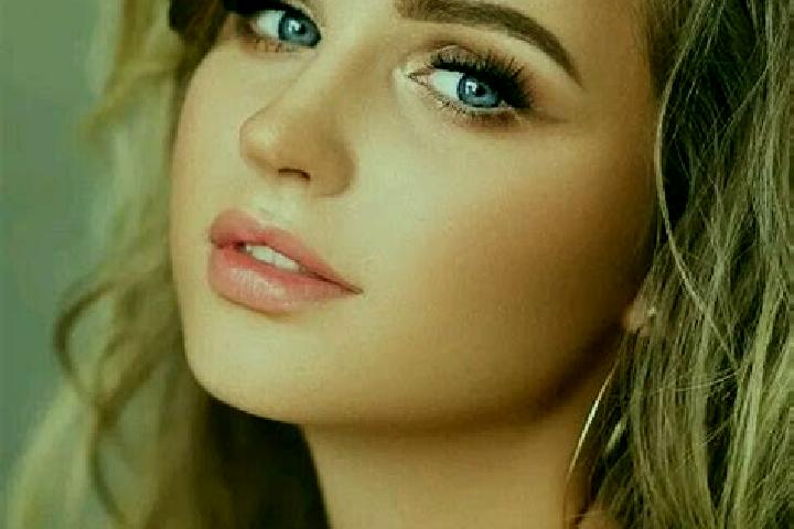 Penelope, 26, a dark blonde blue-eyed mediterranean companion based in Theding. Offering Striptease, Erotic Massage, GFE, Prostate Massage. Available for inc...