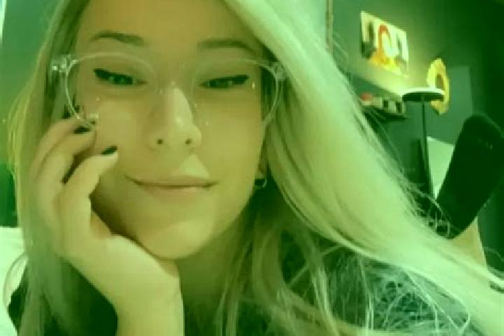 Penelope, 27, a blonde grey-eyed mixed companion based in Langendorf. Offering Party Girl, Deep French Kissing, Girlfriend Experience, Tantra. Available for ...