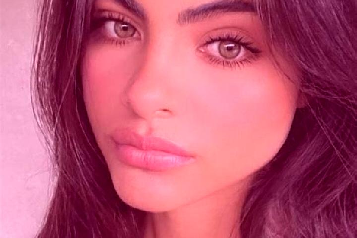 Penelope, 27, a brunette amber-eyed middle eastern companion based in Chateauvilain. Offering Travel Companion, Girlfriend Experience, BDSM. Available for in...