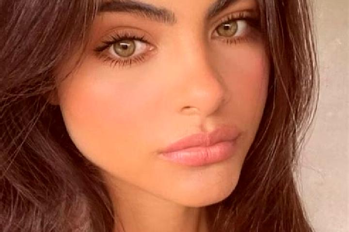 Penelope, 27, a brunette green-eyed mixed companion based in Macesu de Jos. Offering A-Level, Couples. Available for incall and outcall, overnight bookings a...