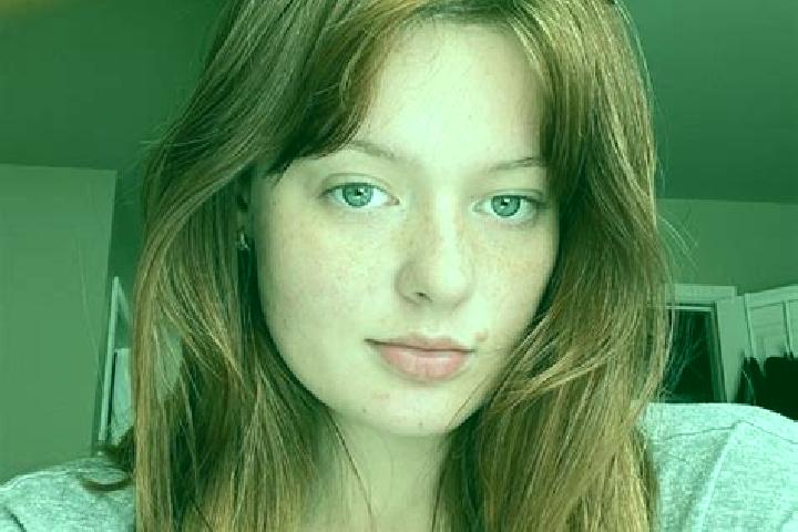 Penelope, 27, a red grey-eyed mixed companion based in Absam. Offering Couples, Erotic Massage. Available for incall and outcall, day and evening dates.
