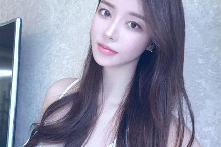 Penelope, 27 — Escort in Jiaoxie, China