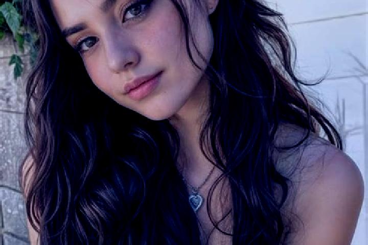 Penelope, 28, a auburn grey-eyed middle eastern companion based in Bacabac. Offering Erotic Massage, Prostate Massage, Overnight, Travel Companion. Available...