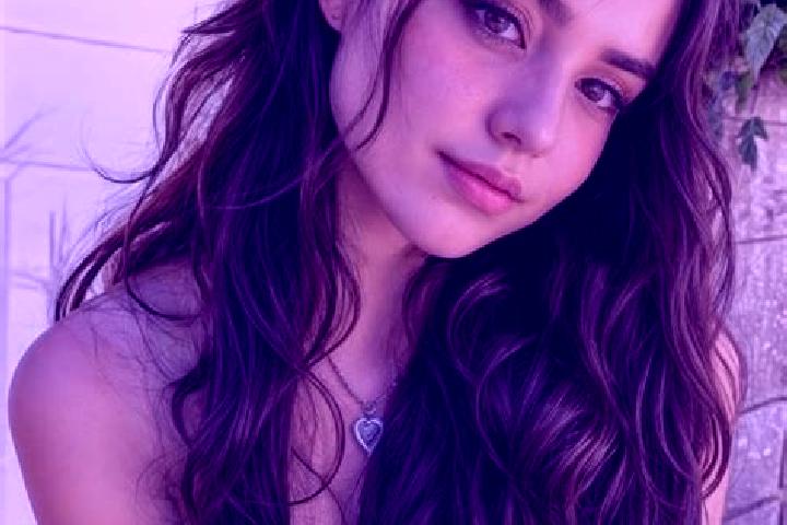 Penelope, 28, a auburn hazel-eyed caribbean companion based in 4.Bezirk. Offering Striptease, Massage, Prostate Massage, Dinner Date. Available for incall an...