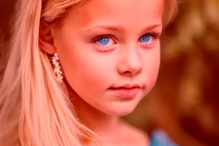 Penelope, 28, a blonde blue-eyed caucasian companion based in Torre Mondovi. Offering CIM, Couples. Available for incall and outcall, day and evening dates.