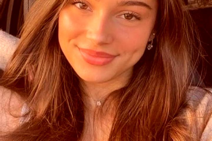 Penelope, 28, a brunette hazel-eyed middle eastern companion based in Calvini. Offering Girlfriend Experience, Travel Companion, Dinner Date, Duos. Available...