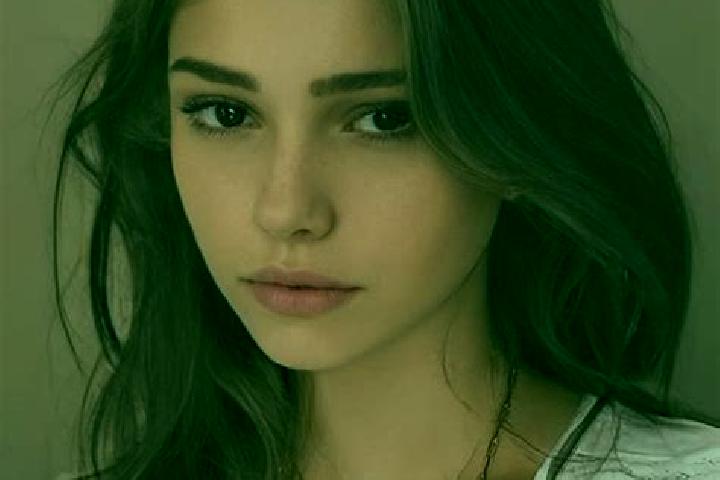 Penelope, 28, a chestnut brown-eyed slavic companion based in Ghonchi. Offering Party Girl, Couples, Travel Companion, BDSM. Available for incall and outcall...