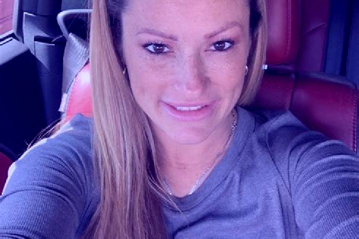 Penelope, 28, a dark blonde amber-eyed caucasian companion based in Fletcher. Offering Massage, Prostate Massage, Party Girl. Available for incall and outcal...