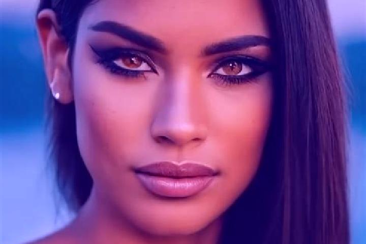Penelope, 28, a red green-eyed latina companion based in Wuwei. Offering 69, GFE. Available for incall and outcall, day and evening dates.