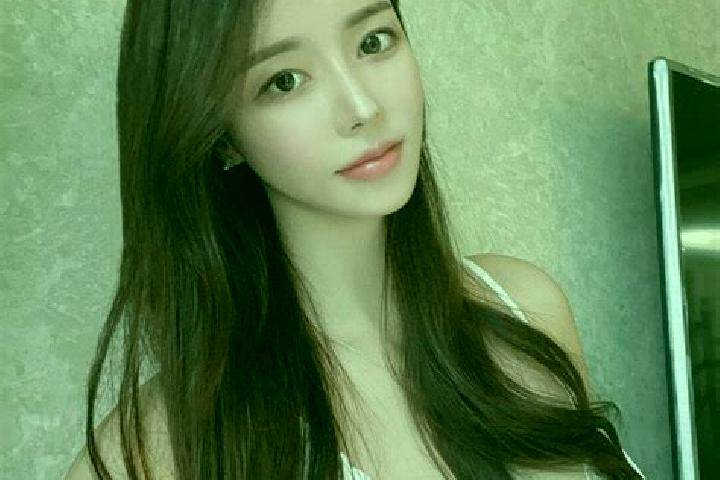 Penelope, 28 — Escort in Xiashuitou, China