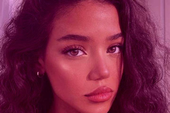 Penelope, 29, a black brown-eyed mediterranean companion based in Vorstetten. Offering CIM, Domination. Available for incall and outcall, day and evening dates.