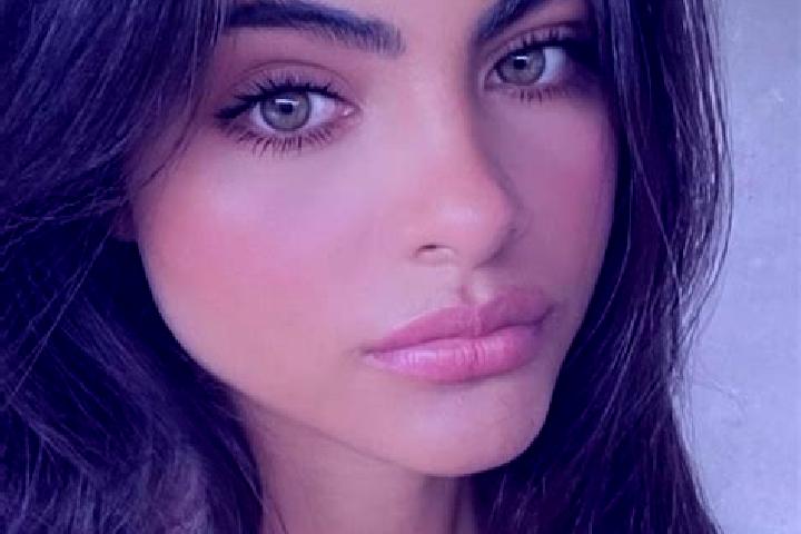 Penelope, 29, a brunette green-eyed middle eastern companion based in Schermen. Offering A-Level, Fetish, BDSM, Erotic Massage, Girlfriend Experience. Availa...