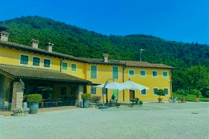 Penelope, 29 — Escort in Castelgomberto, Italy
