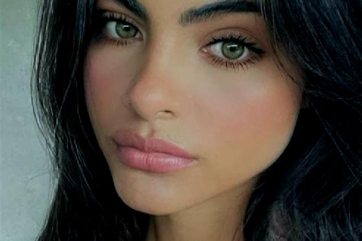 Penelope, 30, a black grey-eyed indian companion based in Dudhi. Offering OWO, GFE, Duos. Available for incall and outcall, overnight bookings available.