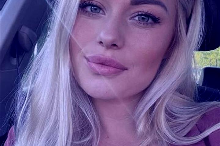 Penelope, 30, a blonde hazel-eyed caribbean companion based in Dublin. Offering Girlfriend Experience, CIM, 69. Available for incall and outcall, overnight b...