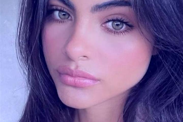 Penelope, 30, a brunette dark-eyed middle eastern companion based in Bozel. Offering CIM, Roleplay, Striptease, Domination. Available for incall and outcall,...