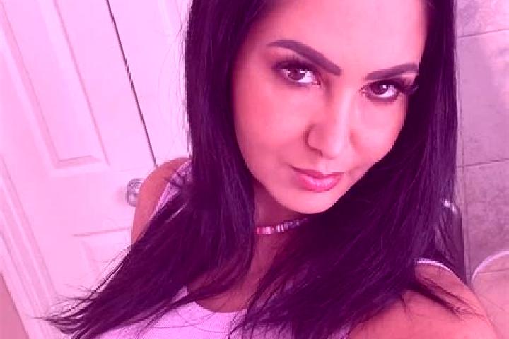 Penelope, 30, a red grey-eyed slavic companion based in Locust Point. Offering Party Girl, Prostate Massage, Girlfriend Experience, A-Level, Deep French Kiss...